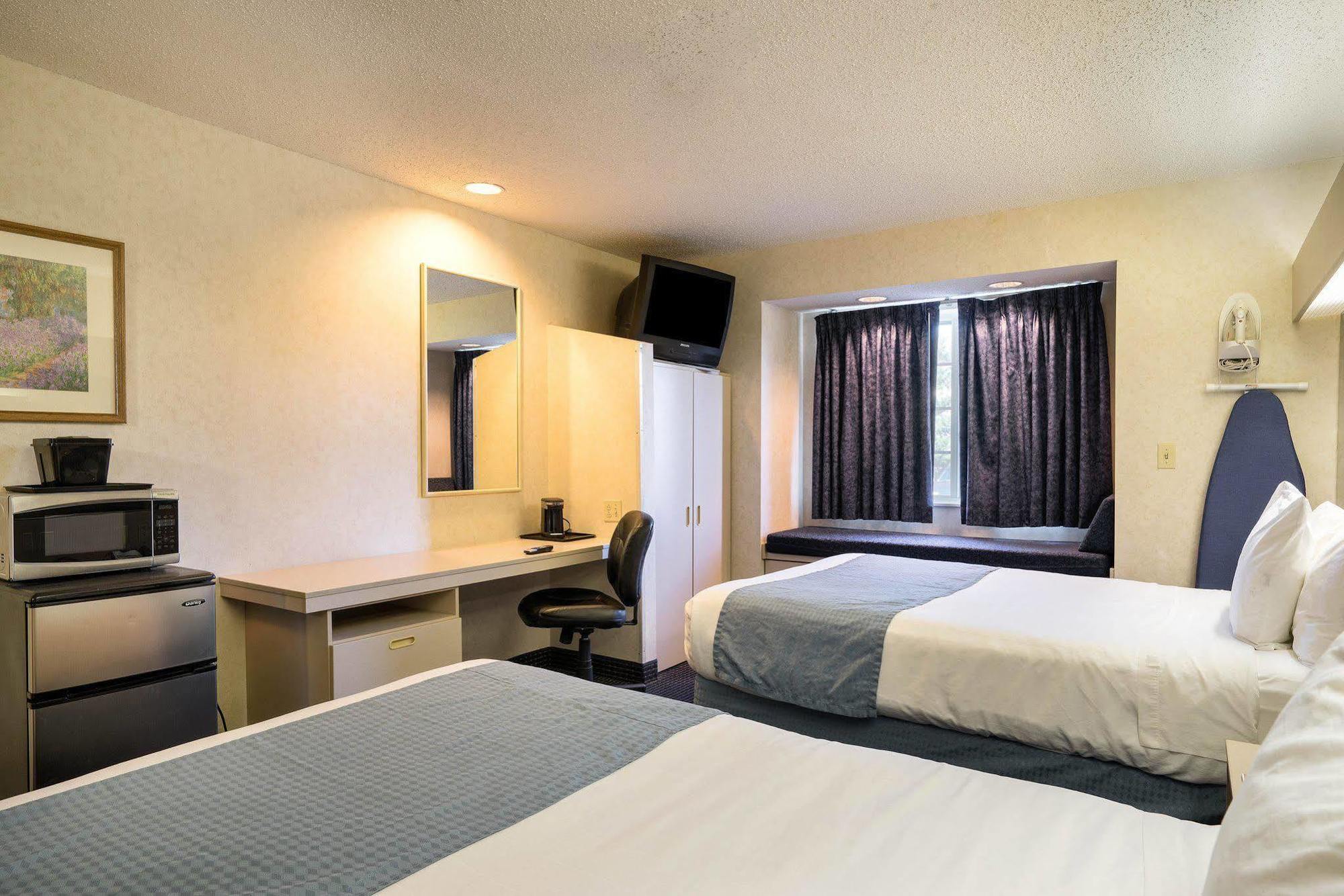 Microtel Inn & Suites By Wyndham Pittsburgh Airport Robinson Township Eksteriør billede