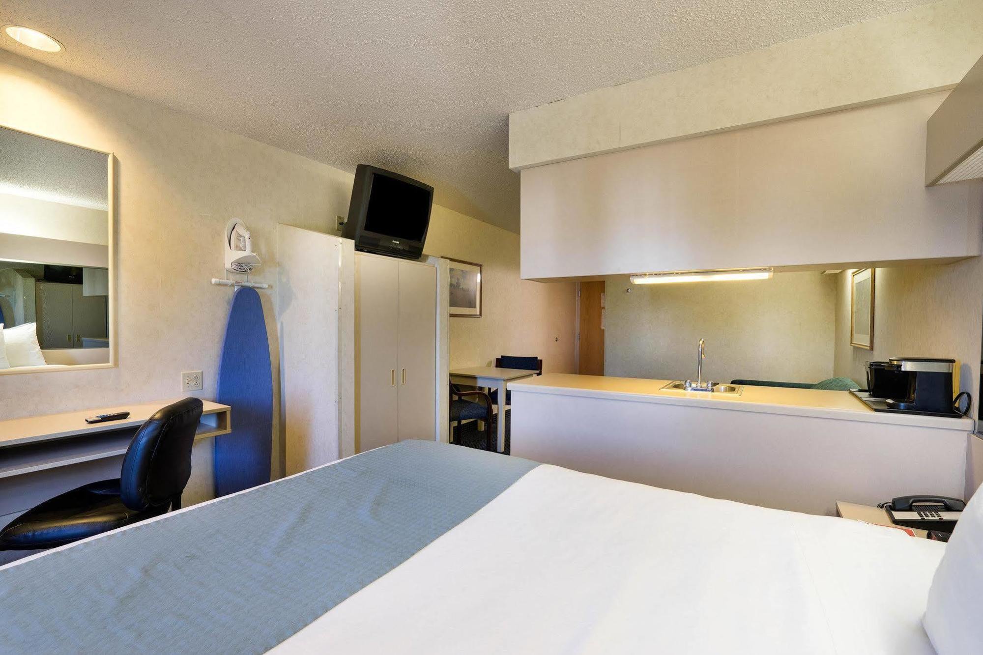 Microtel Inn & Suites By Wyndham Pittsburgh Airport Robinson Township Eksteriør billede