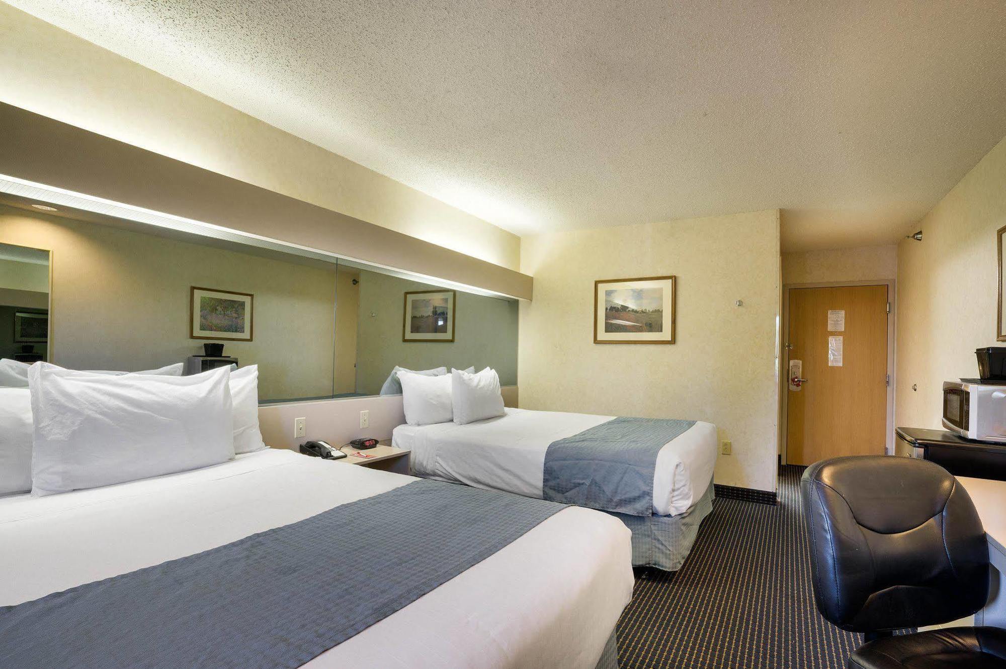 Microtel Inn & Suites By Wyndham Pittsburgh Airport Robinson Township Eksteriør billede